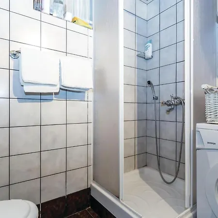2 Bedroom Cozy In Brod na Kupi
