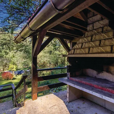 2 Bedroom Cozy In Brod na Kupi