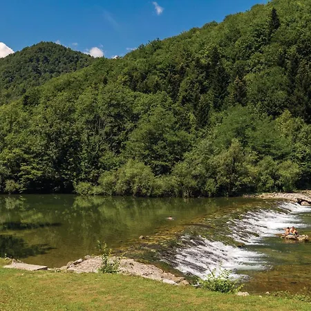 2 Bedroom Cozy In Brod na Kupi