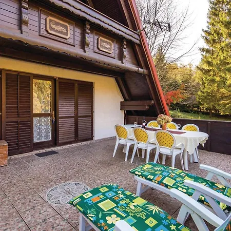Vakantiehuis 2 Bedroom Cozy In *